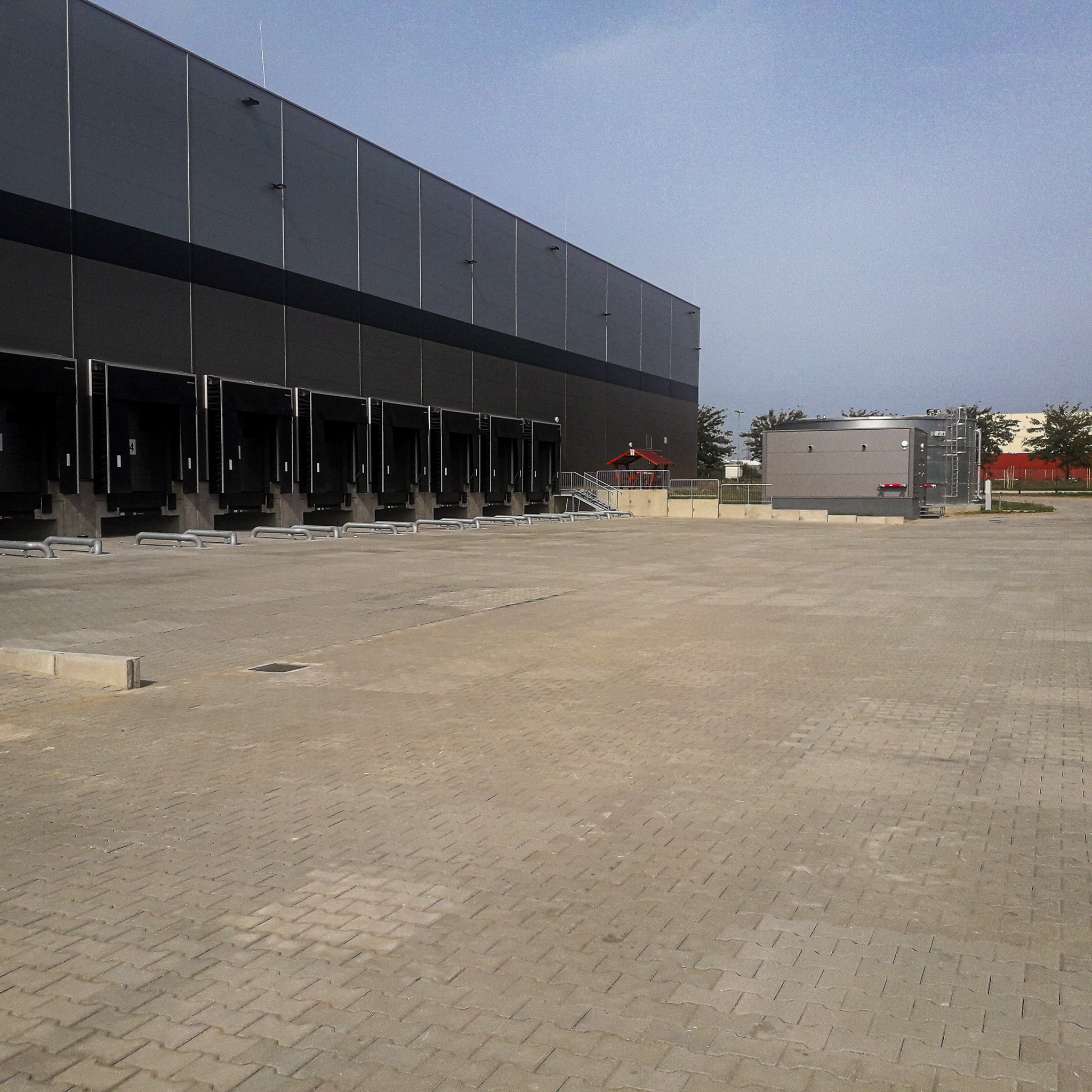 KECSKEMÉTI ÖSSZESZERELŐ ÜZEM: KOMPLEX HSE SZOLGÁTATÁS