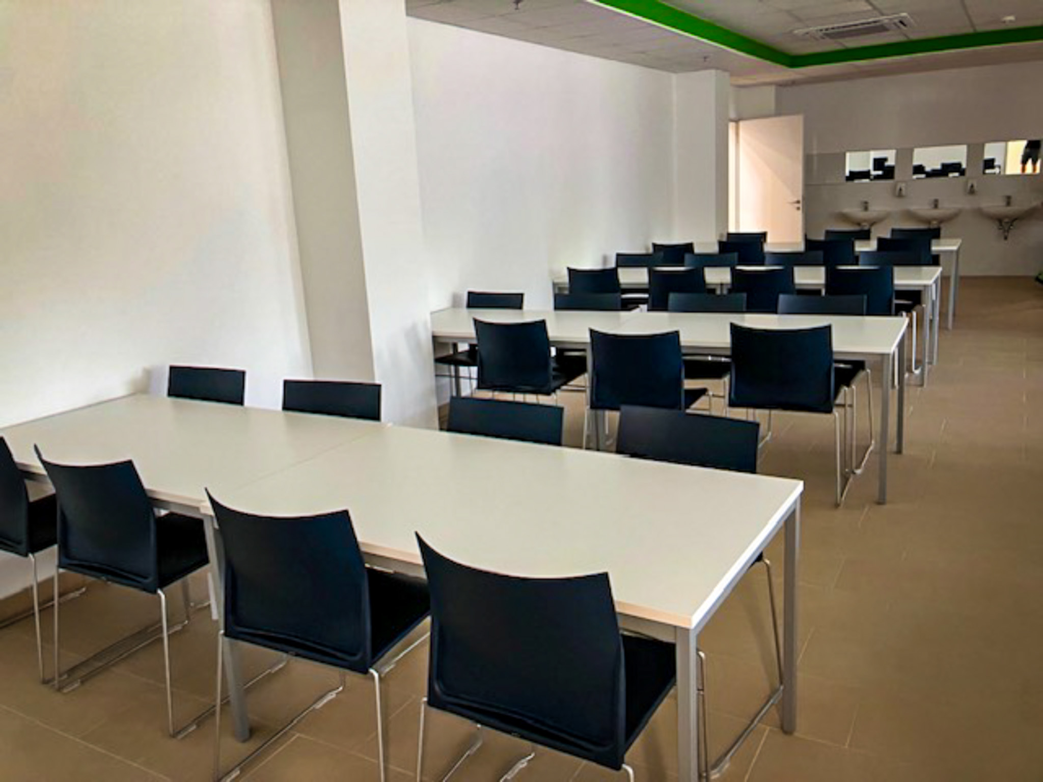 KECSKEMÉTI ÖSSZESZERELŐ ÜZEM: KOMPLEX HSE SZOLGÁTATÁS