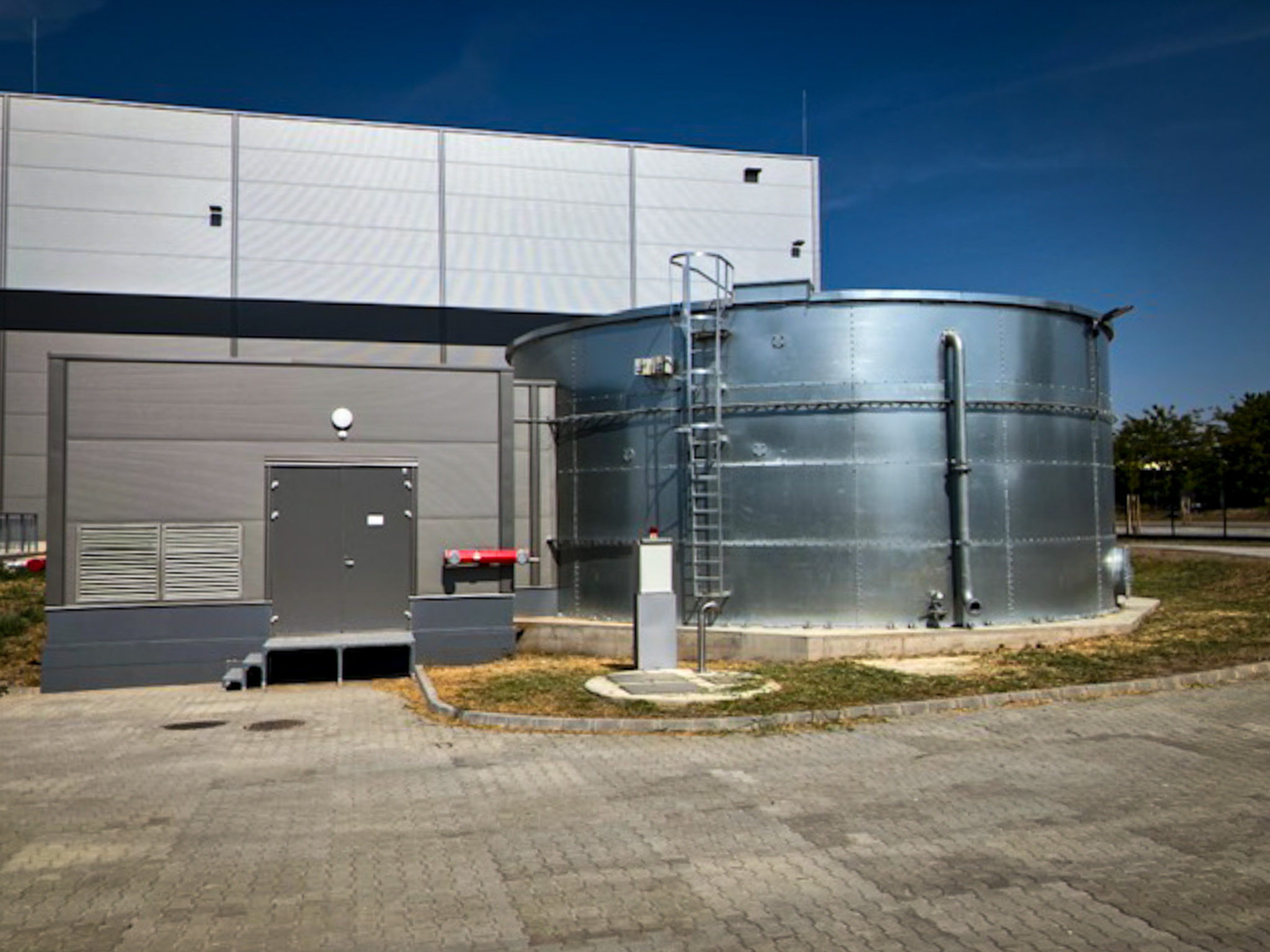 KECSKEMÉTI ÖSSZESZERELŐ ÜZEM: KOMPLEX HSE SZOLGÁTATÁS