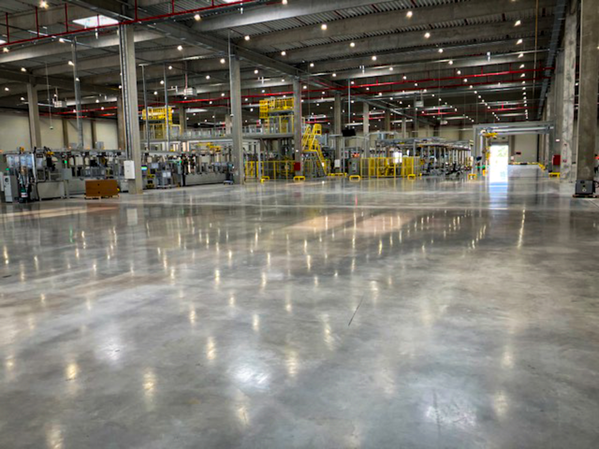 KECSKEMÉTI ÖSSZESZERELŐ ÜZEM: KOMPLEX HSE SZOLGÁTATÁS